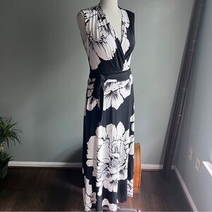 New York & Company stretch black and white floral print maxi dress size small